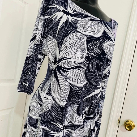 Signature by Robbie Bee Navy Blue and White Dress Size Medium - Picture 5 of 11
